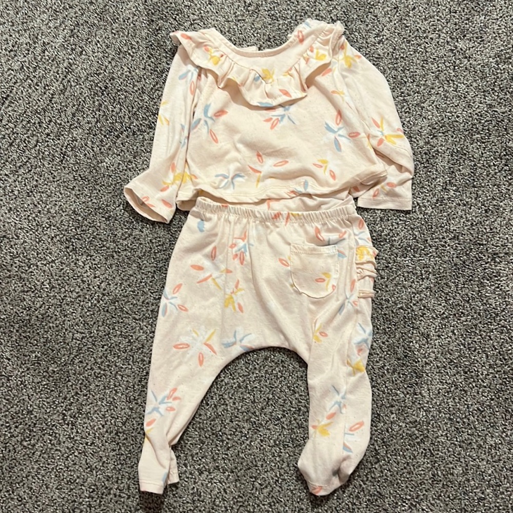 Jessica’s Simpson onesies pant outfit with ruffles 6-9months